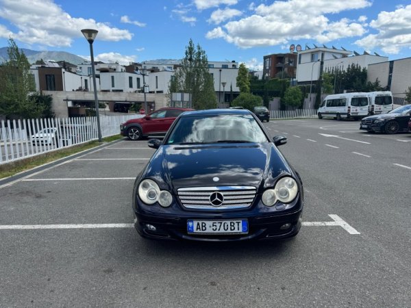 Tirane, shitet makine MERCEDES BENZ C KLAS COUPE Nafte, automatik, Kondicioner 312.000 km 3.300 €