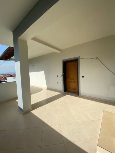 Tirane, jepet me qera shtepi 2+1+Ballkon Kati 1, 100 m² 300 € (Selitë)