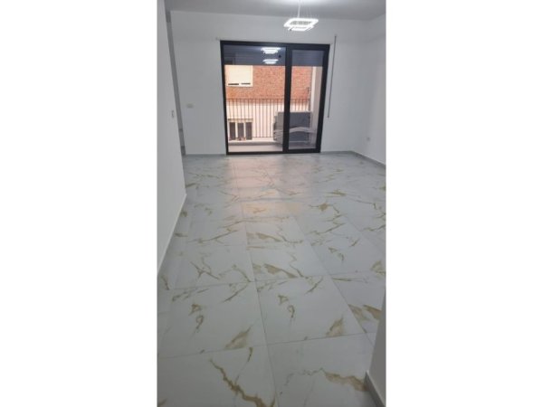 Tirane, jepet me qera apartament 2+1 Kati 1, 103 m² 800 € (Tregu Elektrik)