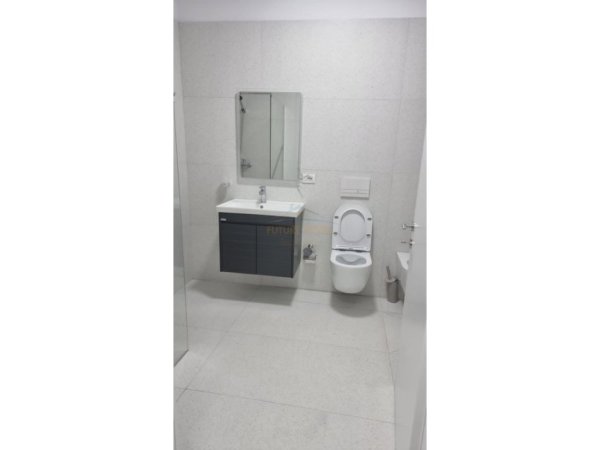 Tirane, jepet me qera apartament 2+1 Kati 1, 103 m² 800 € (Tregu Elektrik)