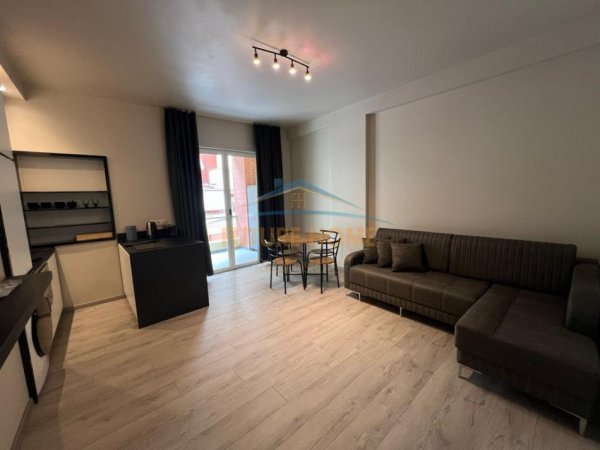 Tirane, jepet me qera apartament 1+1 Kati 2, 65 m² 700 € (Kopshti Zologjik)
