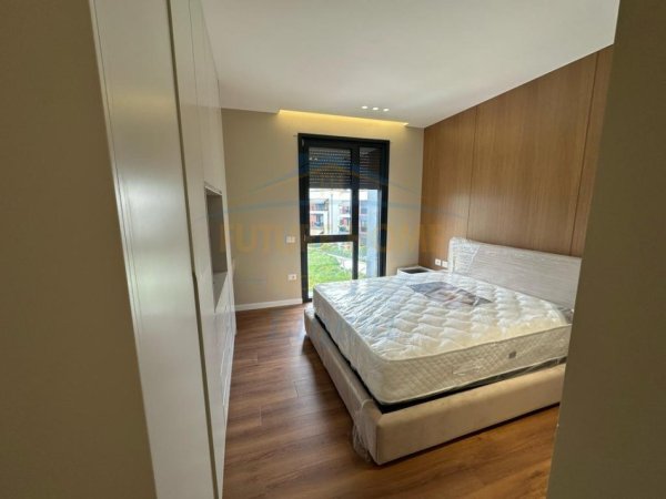 Tirane, jepet me qera apartament 2+1 Kati 1, 117 m² 1.300 € (Liqeni i That)