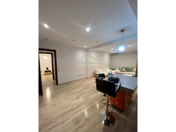 Tirane, jepet me qera apartament 1+1 Kati 1, 74 m² 600 € (Rruga e Bogdaneve)