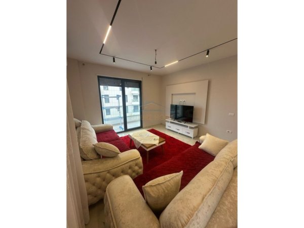 Tirane, jepet me qera apartament 2+1 Kati 4, 105 m² 750 € (Porcelan)