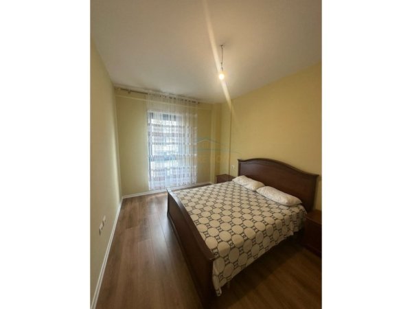 Tirane, jepet me qera apartament 2+1 Kati 4, 105 m² 750 € (Porcelan)