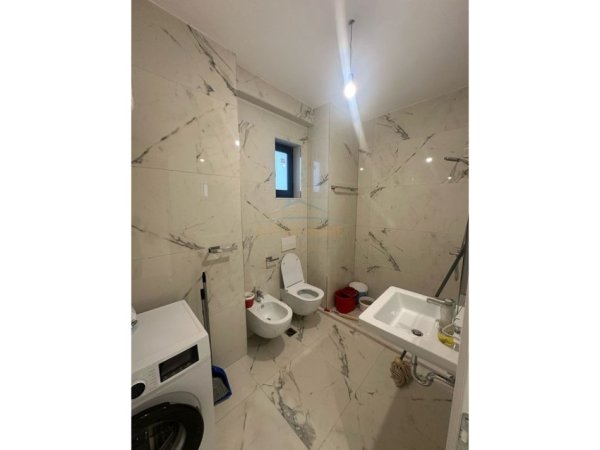 Tirane, jepet me qera apartament 2+1 Kati 4, 105 m² 750 € (Porcelan)