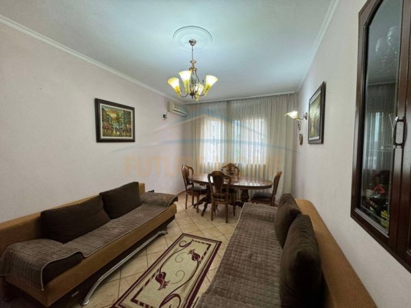 Tirane, jepet me qera apartament 1+1 Kati 3, 75 m² 550 € (Rr.Barrikadave)