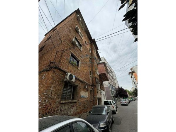 Tirane, jepet me qera apartament 1+1 Kati 3, 75 m² 550 € (Rr.Barrikadave)