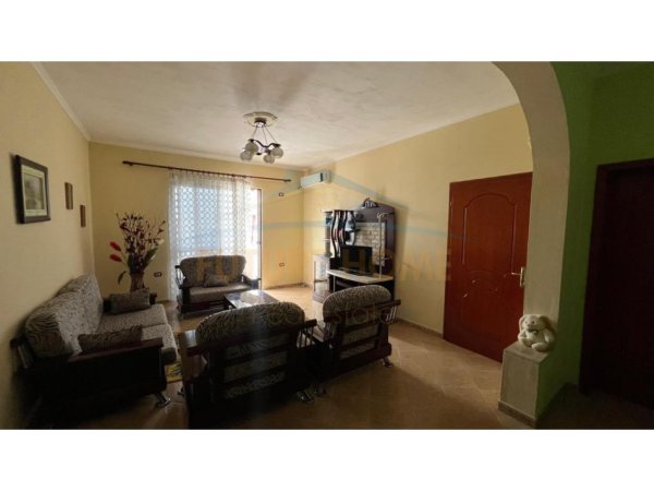 Tirane, jepet me qera apartament 2+1 Kati 2, 500 € (Qytet Studenti)