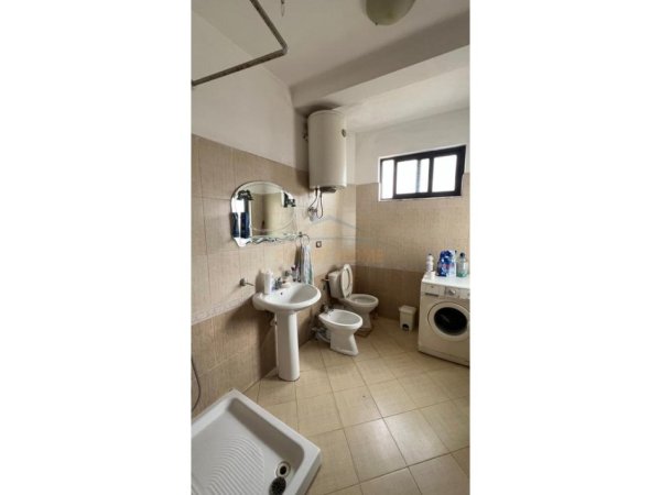 Tirane, jepet me qera apartament 2+1 Kati 2, 500 € (Qytet Studenti)