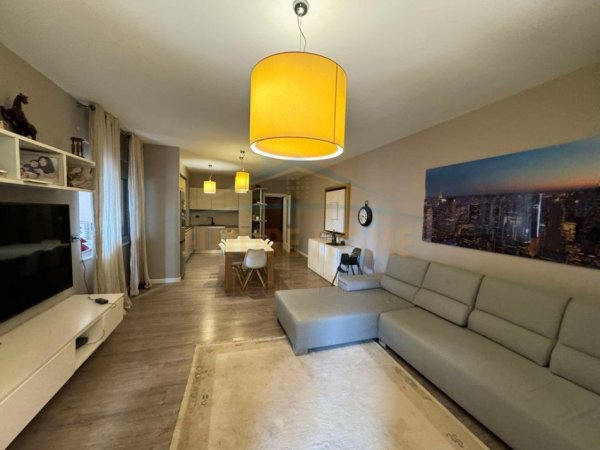 Tirane, jepet me qera apartament 2+1 Kati 5, 103 m² 1.500 € (Blloku)