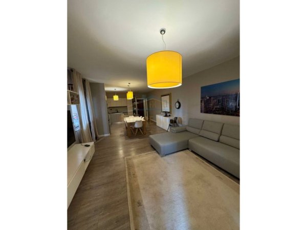 Tirane, jepet me qera apartament 2+1 Kati 5, 103 m² 1.500 € (Blloku)