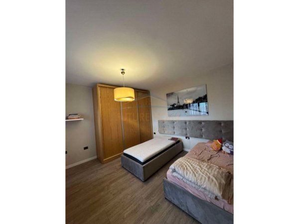 Tirane, jepet me qera apartament 2+1 Kati 5, 103 m² 1.500 € (Blloku)