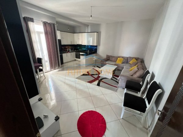 Tirane, jepet me qera apartament 1+1 Kati 5, 60 m² 370 € (Dritan Hoxha)