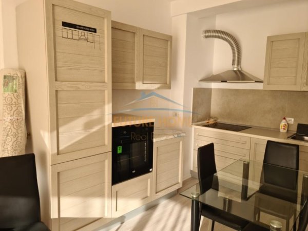Tirane, jepet me qera apartament 1+1 Kati 7, 65 m² 650 € (Rruga e Durrsit)