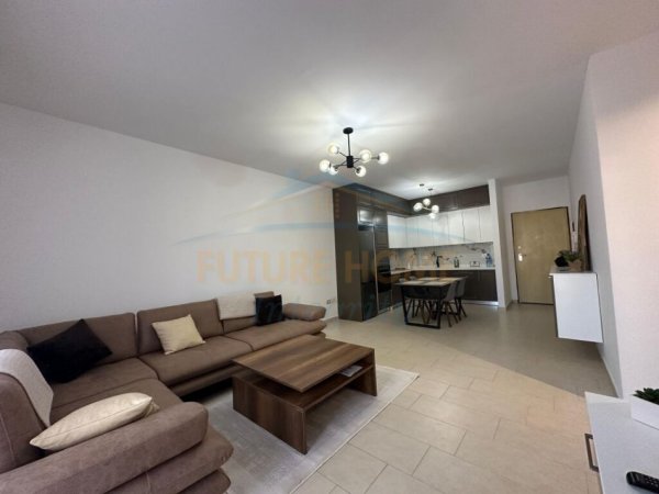 Tirane, jepet me qera apartament 3+1 Kati 6, 120 m² 600 € (Unaza e Re, Tiran)