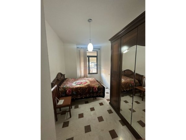 Tirane, jepet me qera apartament 3+1 Kati 7, 100 m² 800 € (Pazari I Ri)