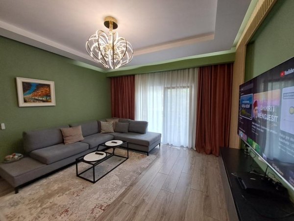 Tirane, jepet me qera apartament 3+1 Kati 1, 125 m² 950 € (Selvia, Tiran)