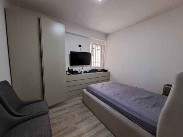 Tirane, jepet me qera apartament 3+1 Kati 1, 125 m² 950 € (Selvia, Tiran)