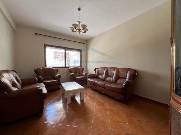 Tirane, jepet me qera apartament 2+1 Kati 2, 97 m² 400 € (Unaza e Re)