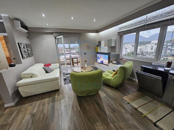 Tirane, jepet me qera apartament 3+1 Kati 2, 134 m² 1.300 € (Liqeni I That)