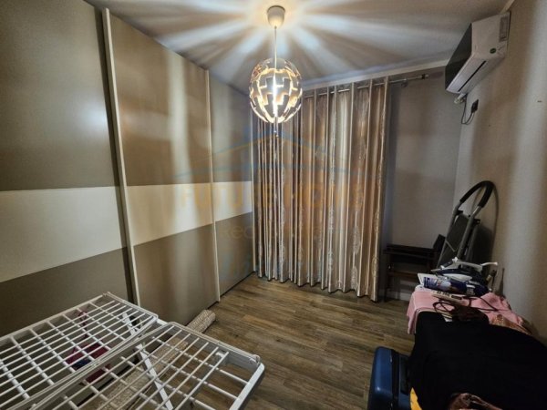 Tirane, jepet me qera apartament 3+1 Kati 2, 134 m² 1.300 € (Liqeni I That)