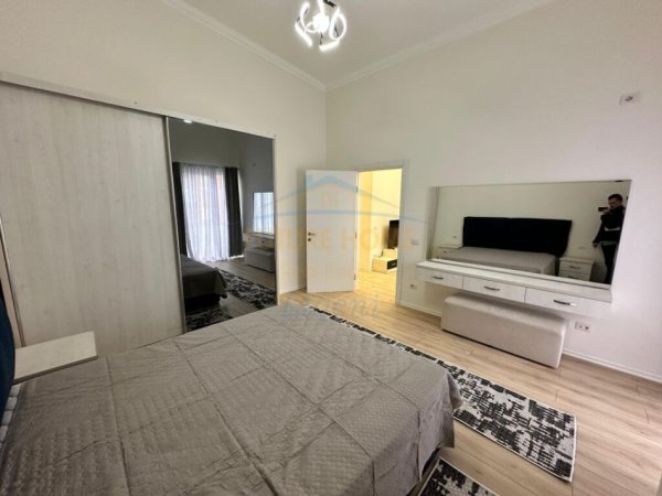 Tirane, jepet me qera apartament 2+1 Kati 4, 96 m² 650 € (Liqeni I That)