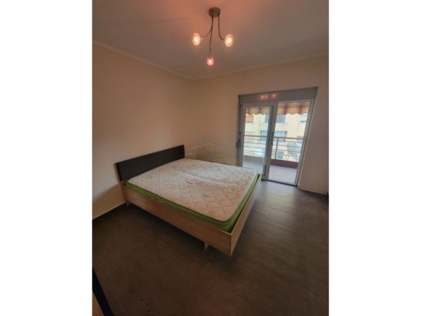 Tirane, jepet me qera apartament 1+1 Kati 3, 58 m² 450 € (Brryl)