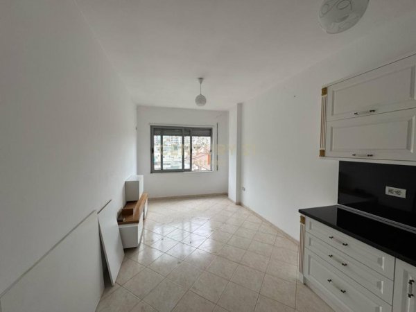 Tirane, shitet apartament 1+1 Kati 4, 53 m² 70.000 € (FRESK)