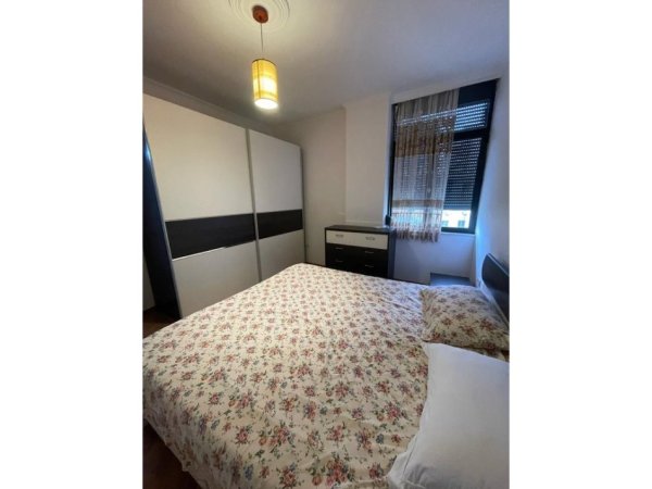 Tirane, jepet me qera apartament 2+1 Kati 2, 84 m² 700 € (Liqeni Artificial)