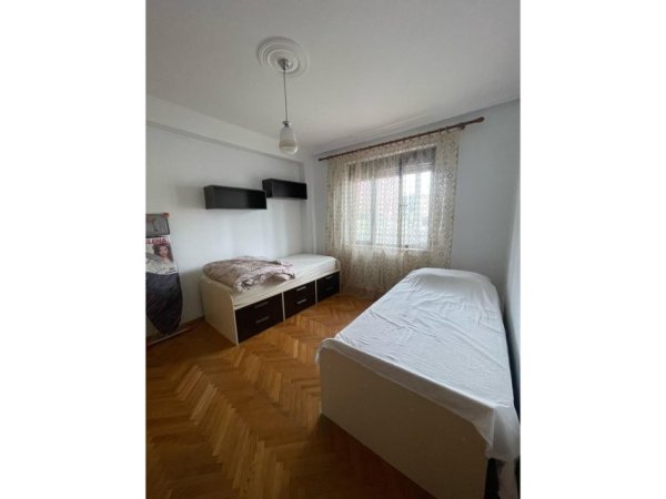 Tirane, jepet me qera apartament 2+1 Kati 2, 84 m² 700 € (Liqeni Artificial)