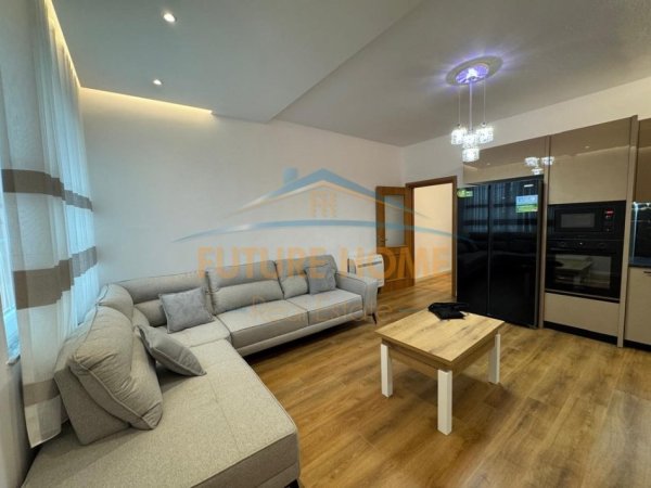 Tirane, jepet me qera apartament 2+1 Kati 3, 93 m² 700 € (Irfan Tomini)