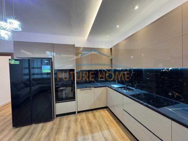 Tirane, jepet me qera apartament 2+1 Kati 3, 93 m² 700 € (Irfan Tomini)