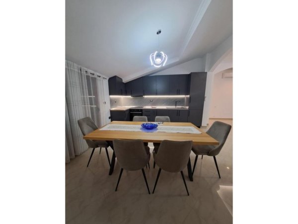 Tirane, jepet me qera apartament 2+1 Kati 3, 144 m² 480 € (Selit)