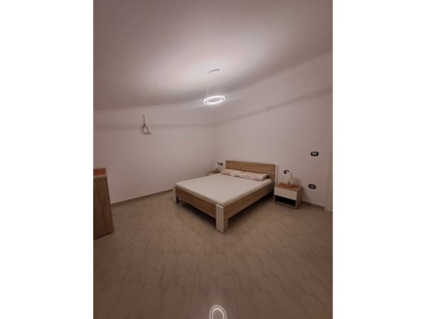 Tirane, jepet me qera apartament 2+1 Kati 3, 144 m² 480 € (Selit)