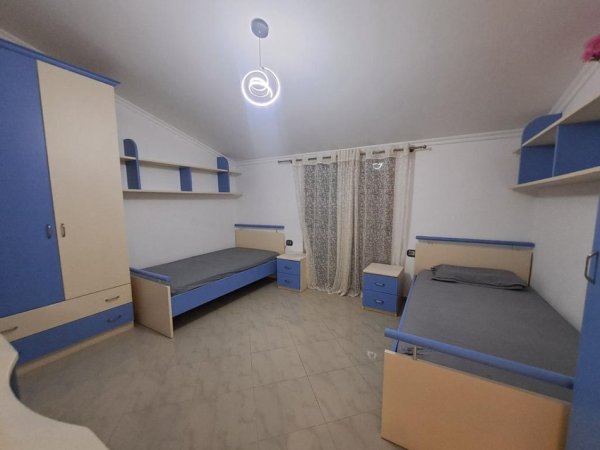 Tirane, jepet me qera apartament 2+1 Kati 3, 144 m² 480 € (Selit)