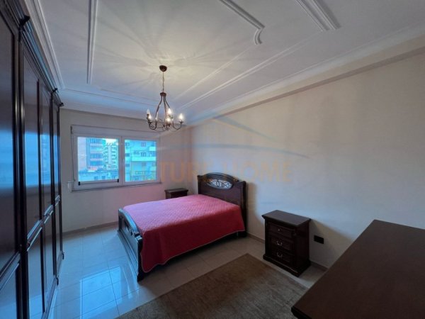 Tirane, jepet me qera apartament 2+1 Kati 6, 116 m² 1.100 € (Bllok)