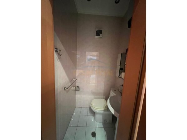 Tirane, jepet me qera apartament 2+1 Kati 6, 116 m² 1.100 € (Bllok)