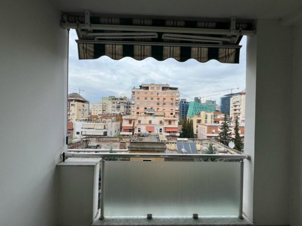 Tirane, jepet me qera apartament 2+1 Kati 6, 116 m² 1.100 € (Bllok)