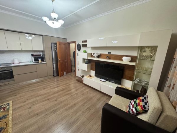 Tirane, jepet me qera apartament 2+1 Kati 5, 75 m² 550 € (Don Bosko ish Hipoteka)