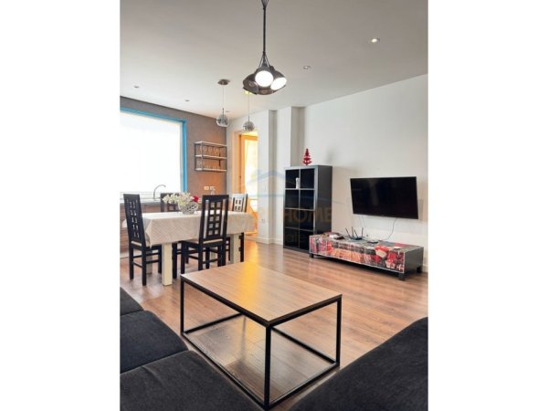 Tirane, jepet me qera apartament 2+1 Kati 6, 94 m² 550 € (Unaza e Re Astir)