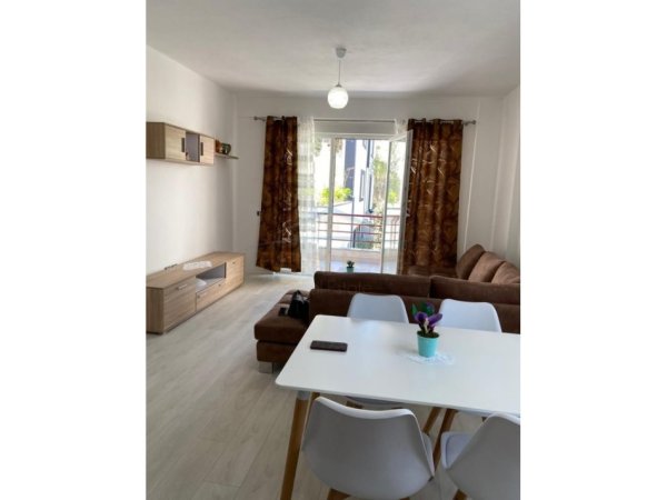 Tirane, jepet me qera apartament 2+1 Kati 2, 120 m² 600 € (Liqeni i That)