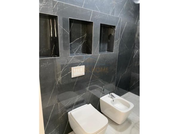 Tirane, jepet me qera apartament 2+1 Kati 2, 120 m² 600 € (Liqeni i That)