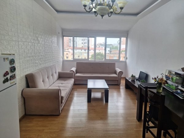 Tirane, jepet me qera apartament 2+1 Kati 6, 70 m² 400 € (Shkolla e Bashkuar perballe Shkolles Bajram Curri)