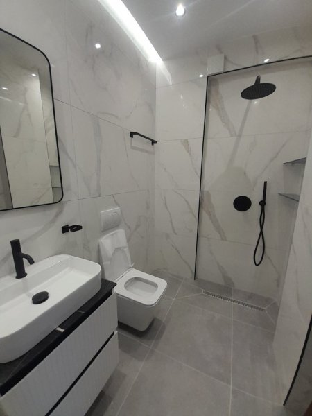 Tirane, jepet me qera Vile 2+1+Ballkon , 88 m² 450 € (Zogu i Zi)
