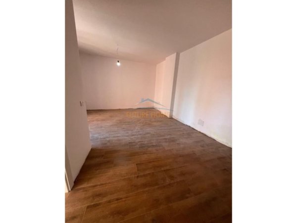 Shitje, Apartament 1+1,Galeria Roma , Rruga e Kavajes, Tirane !