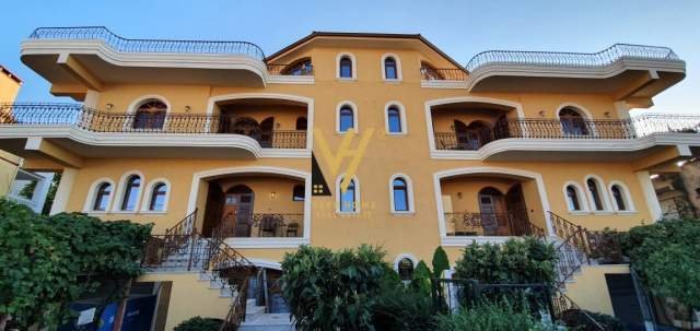 Tirane, jepet me qera apartament 4+1+A+BLK Kati 0, 900 m² 1.300 Euro (RRUGA MIHAL GRAMENO)
