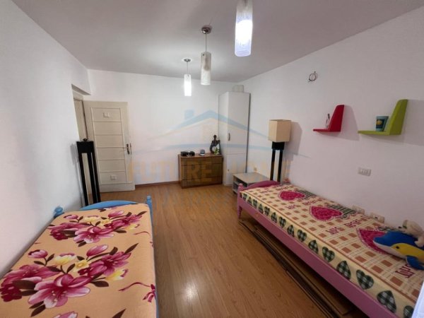 Tirane, jepet me qera apartament 2+1 Kati 4, 80 m² 400 € (Ish Tregu Elektrik,Tiran)