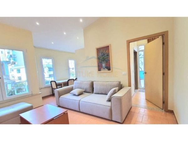 Tirane, jepet me qera apartament 2+1 Kati 3, 120 m² 650 € (Myslym Shyri)