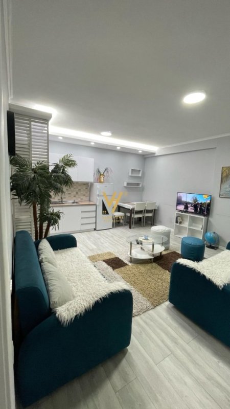 Tirane, jepet me qera apartament 1+1+Ballkon Kati 3, 73 m² 650 € (KOMUNA E PARISIT)